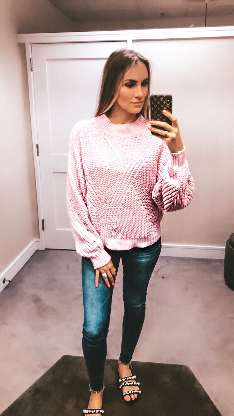 NSALE ANGELA LANTER 2019 SWEATER AND JEANS