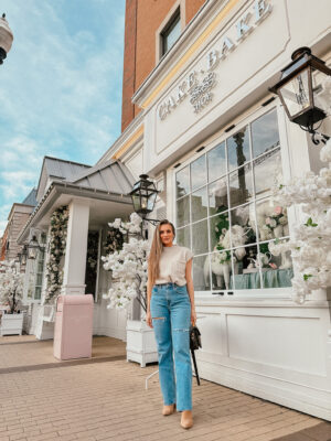 the cake bake shop in carmel Indianapolis, IN by travel blogger Angela Lanter