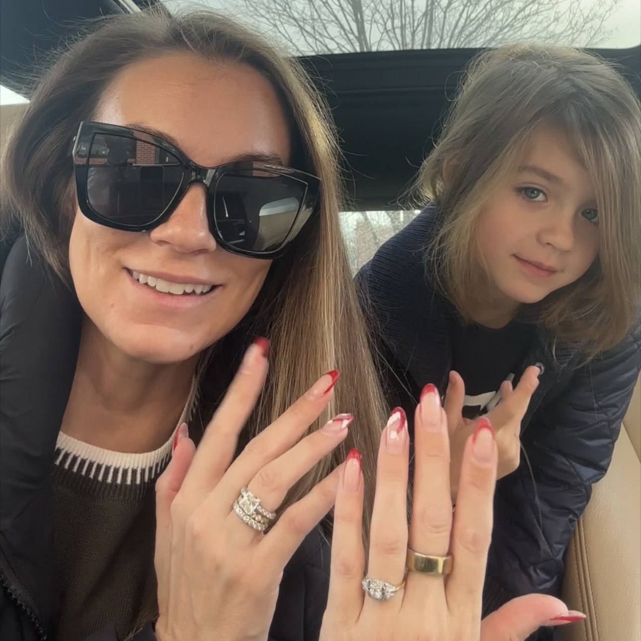 Which is worth your money? Oura Ring Vs. Fitbit. Testing out viral fitness tracking devices to see how they measure up by lifestyle blogger Angela Lanter