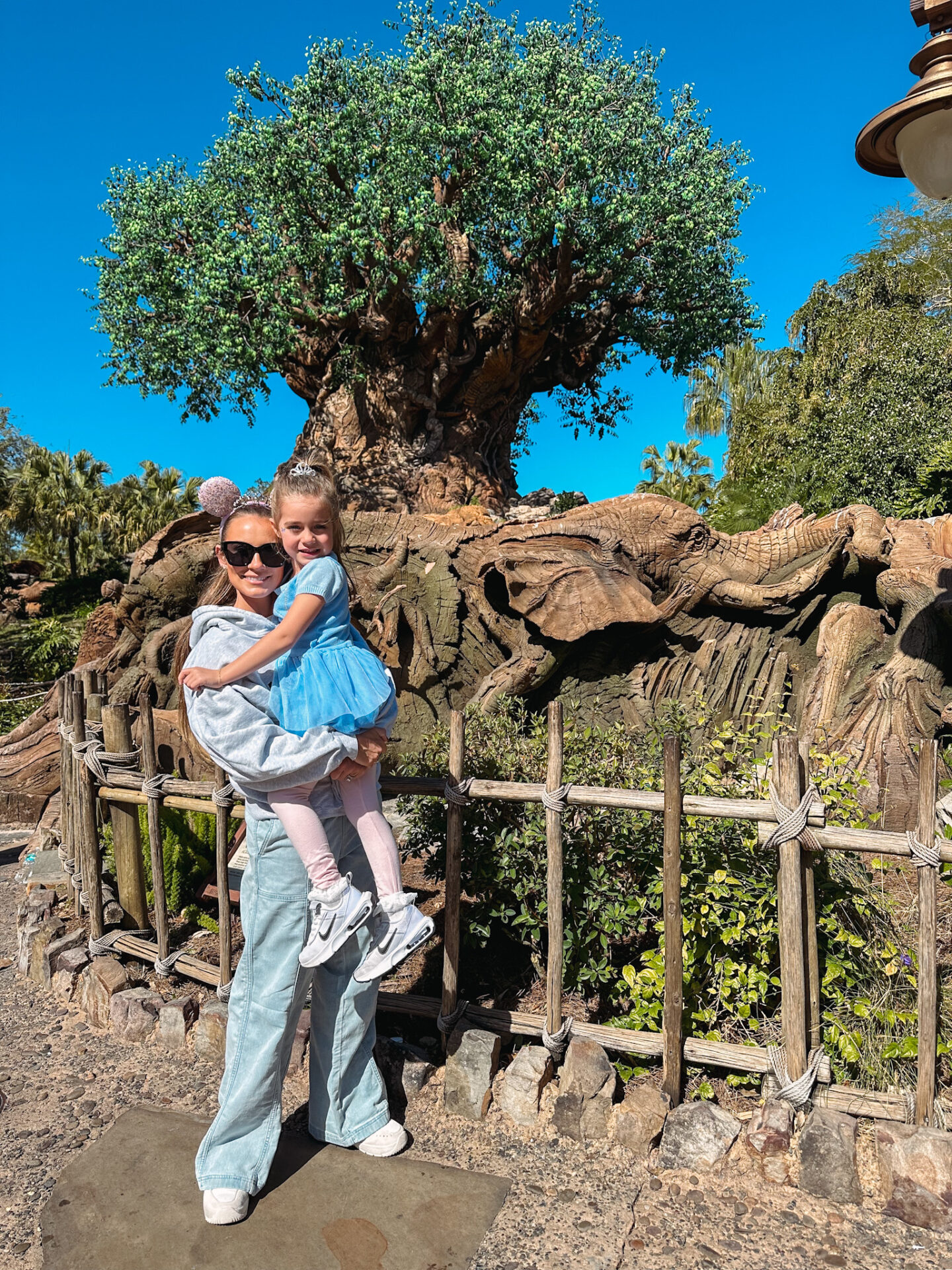 Cute Disney World outfits by travel and fashion blogger Angela Lanter