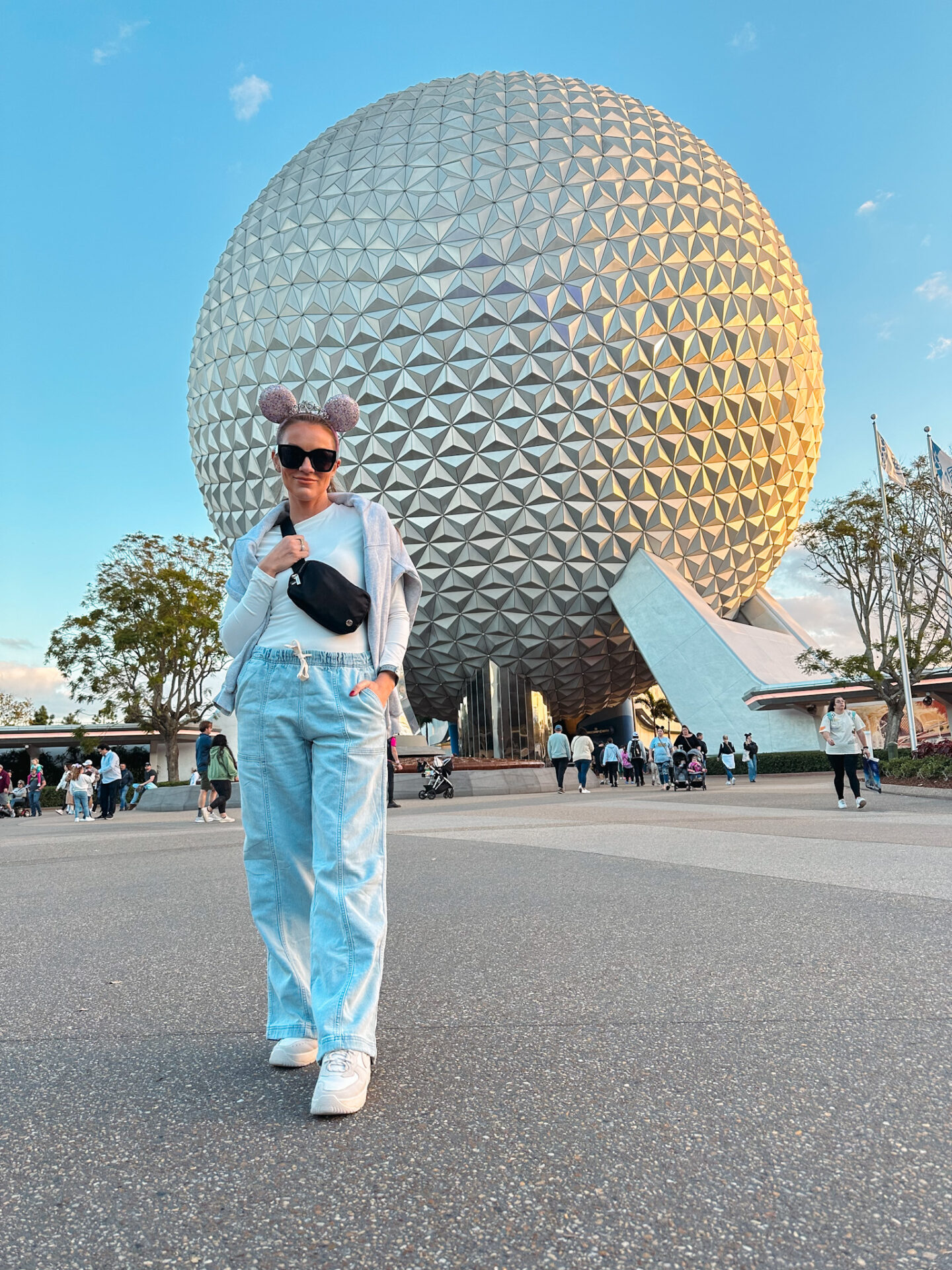 Cute Disney World outfits by travel and fashion blogger Angela Lanter