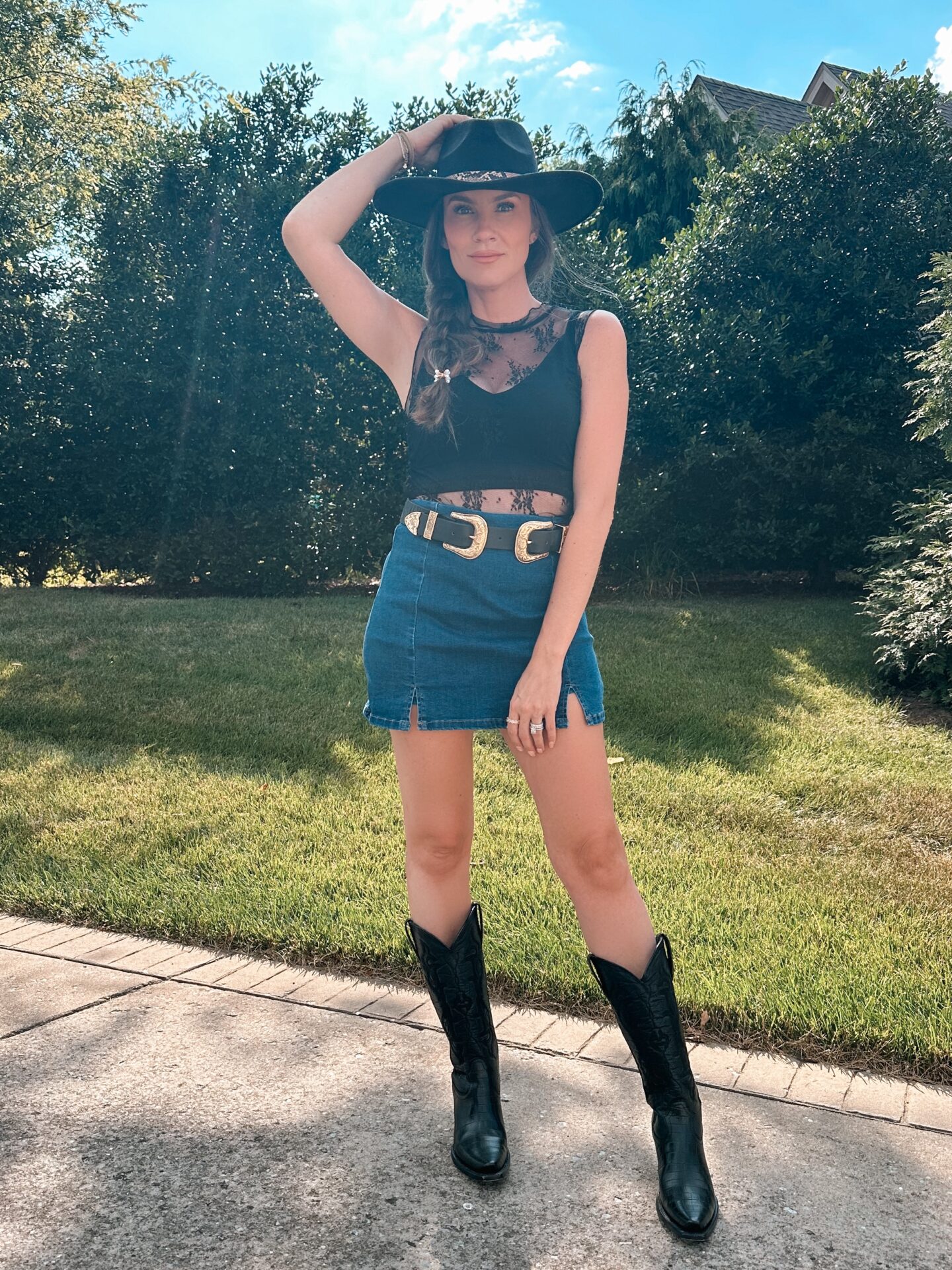 Outfits for Country Music Concerts by fashion blogger Angela Lanter