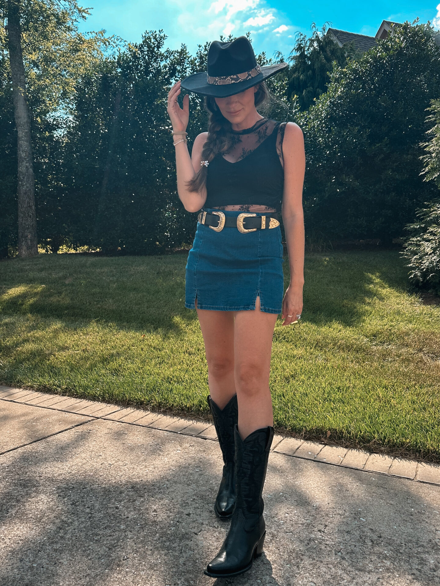 Outfits for Country Music Concerts by fashion blogger Angela Lanter