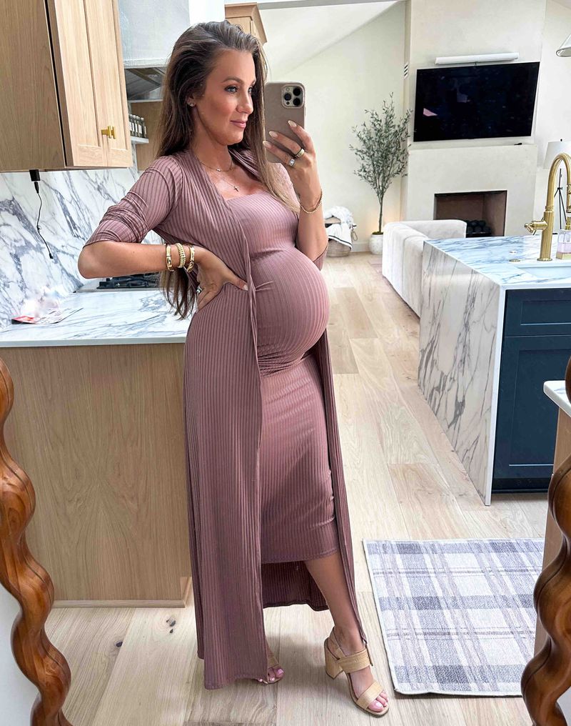 Cutest Maternity Outfits To Copy This Summer by fashion blogger Angela Lanter